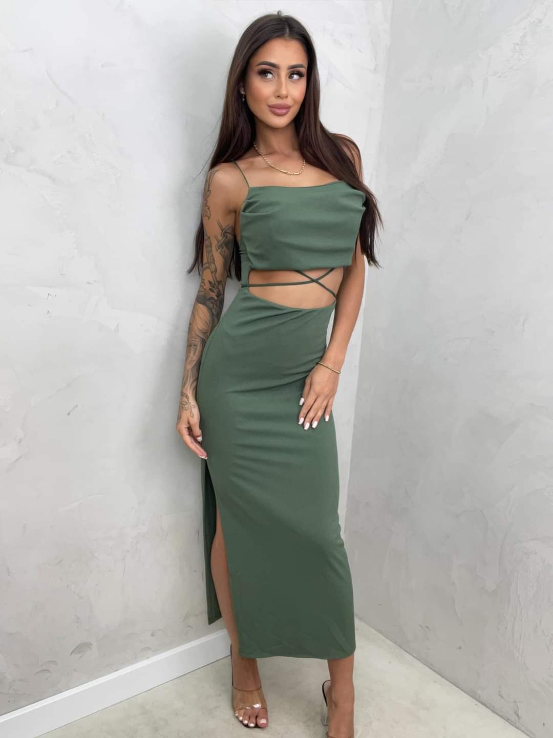 Sukienka z wycieciami i wiązaniem Maxi Khaki Beti