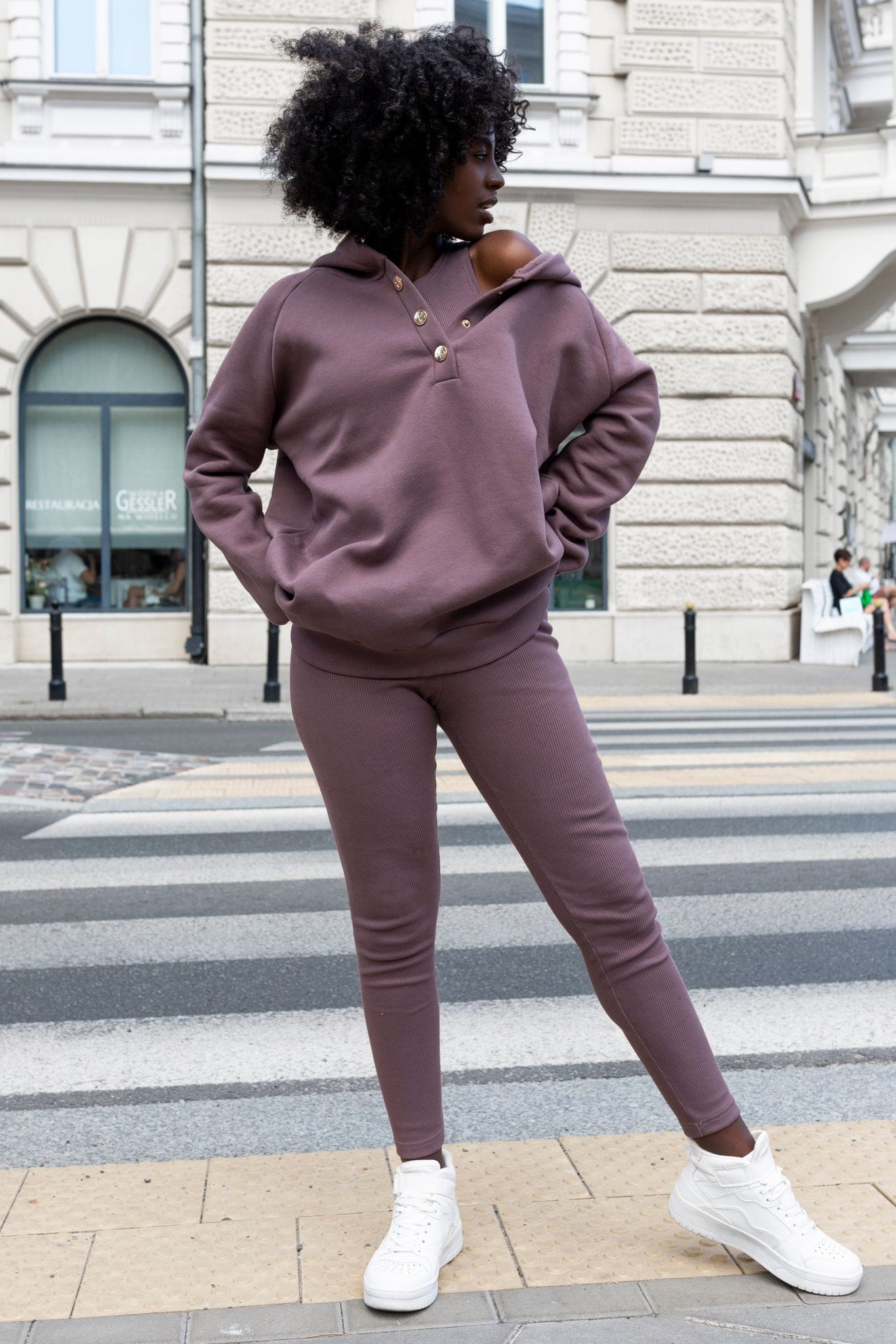 Komplet Legginsy prążkowane + Bluza złote Napy B Czekoladowy