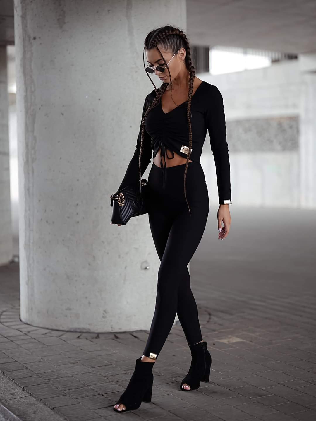 Komplet modelujucy Bluzka + Legginsy Czarny